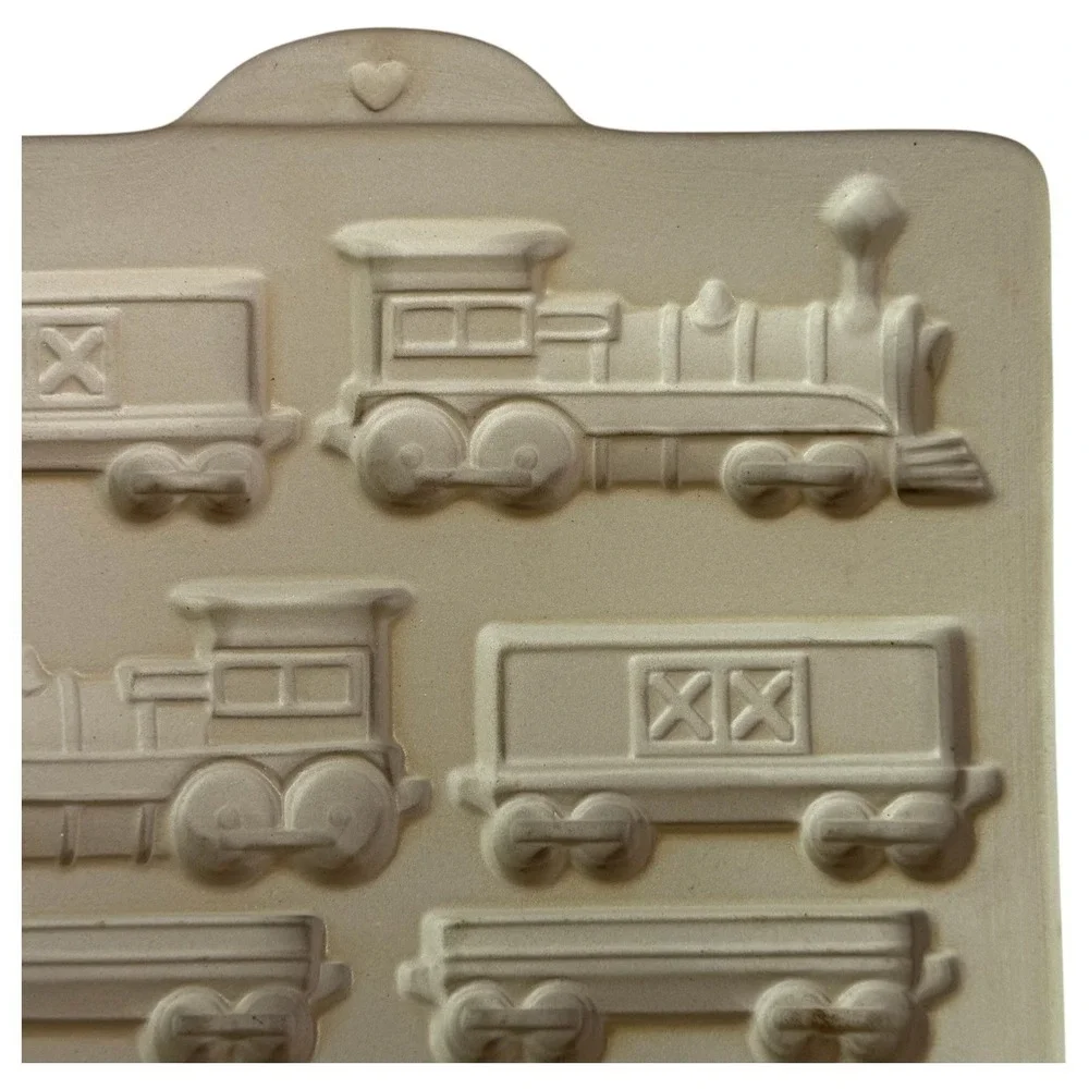 1998 VTG Pampered Chef Gingerbread Mold Home Train Stoneware Pan Frosting Bag‎